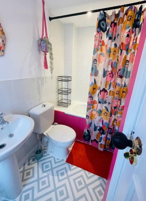Colourful In Margate Apartment *